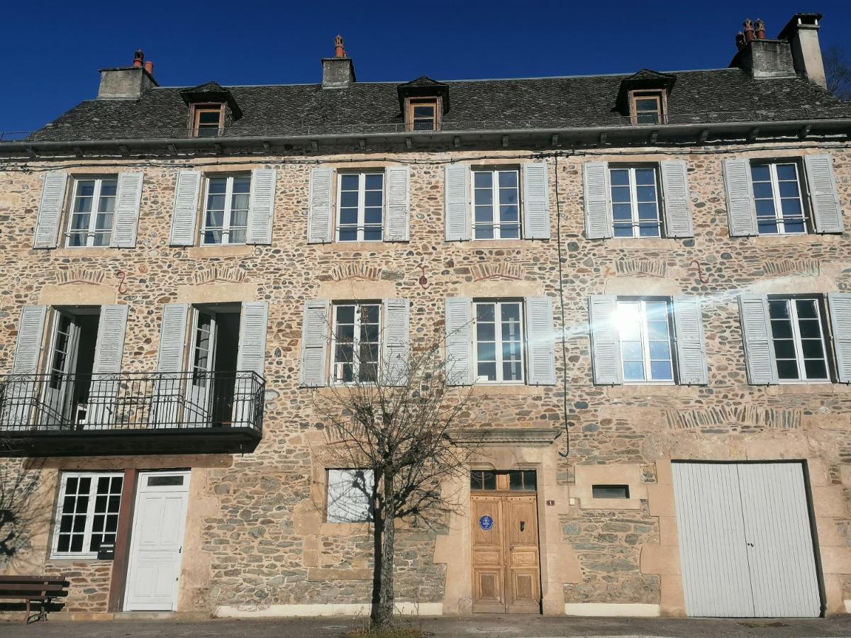 Gite Les Pieds Dans L'Olt - Ultreia Estaing (Aveyron) Exterior foto